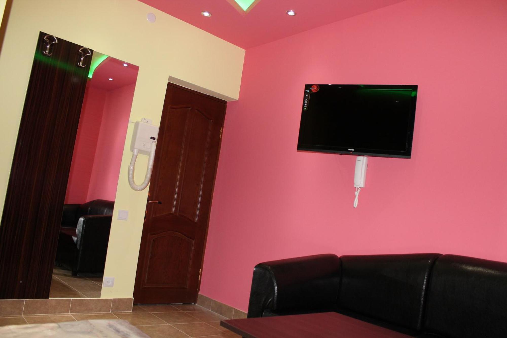 Princ Plaza Hotel Erevan Esterno foto