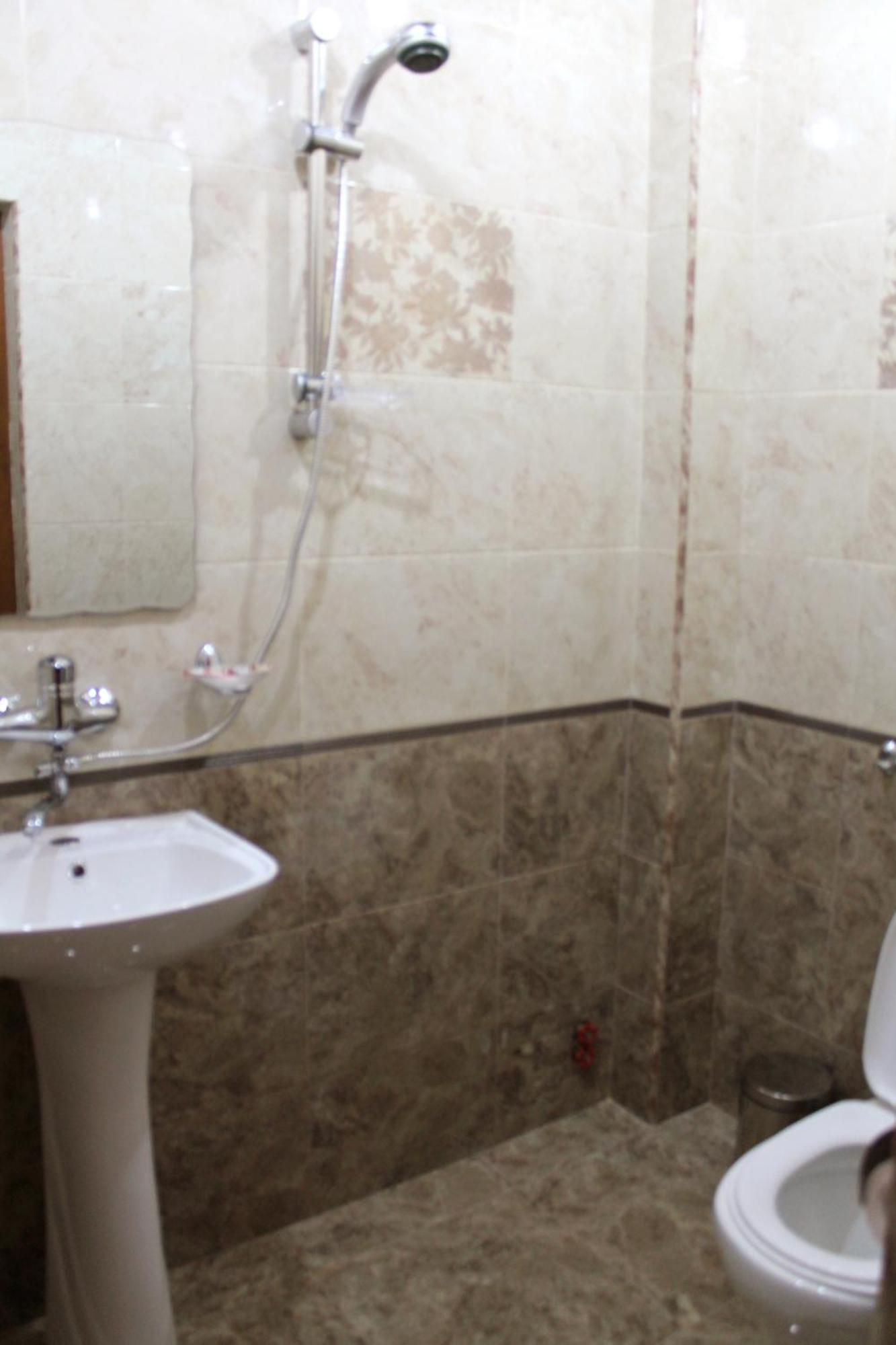 Princ Plaza Hotel Erevan Esterno foto