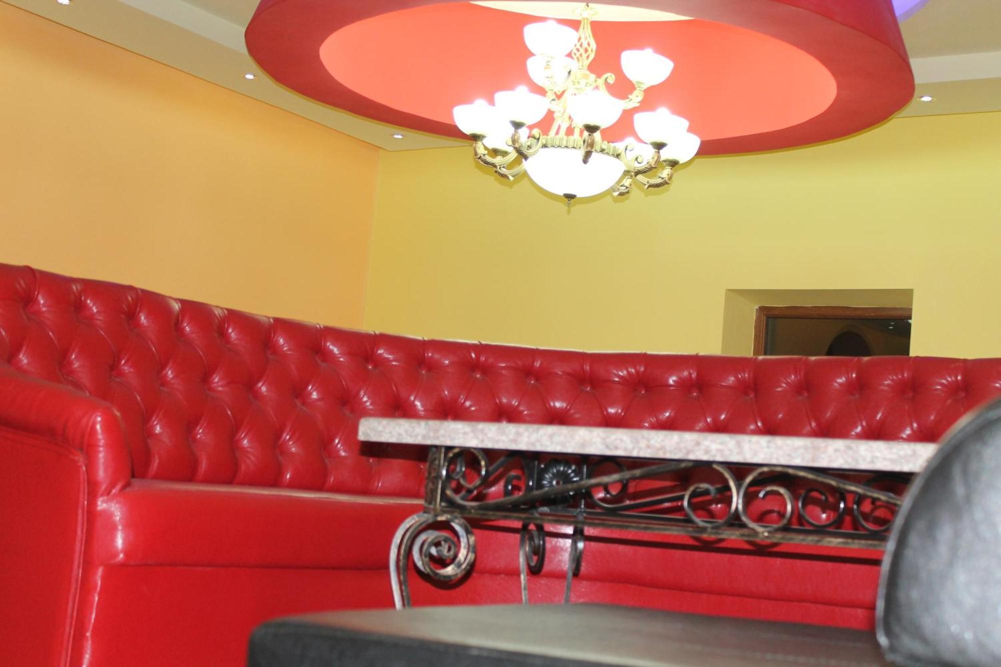 Princ Plaza Hotel Erevan Esterno foto