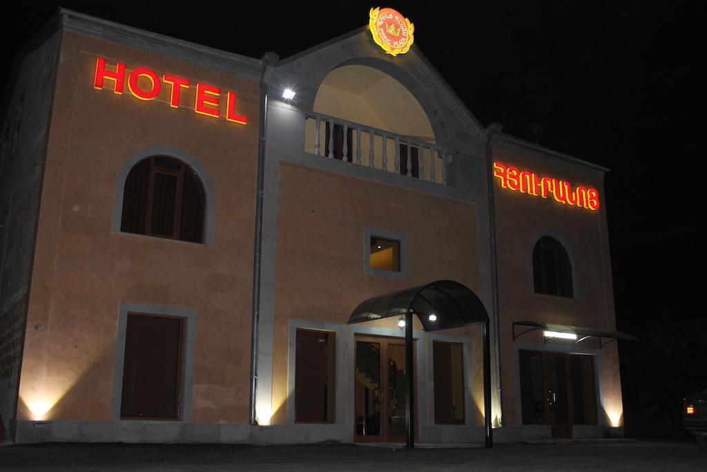 Princ Plaza Hotel Erevan Esterno foto