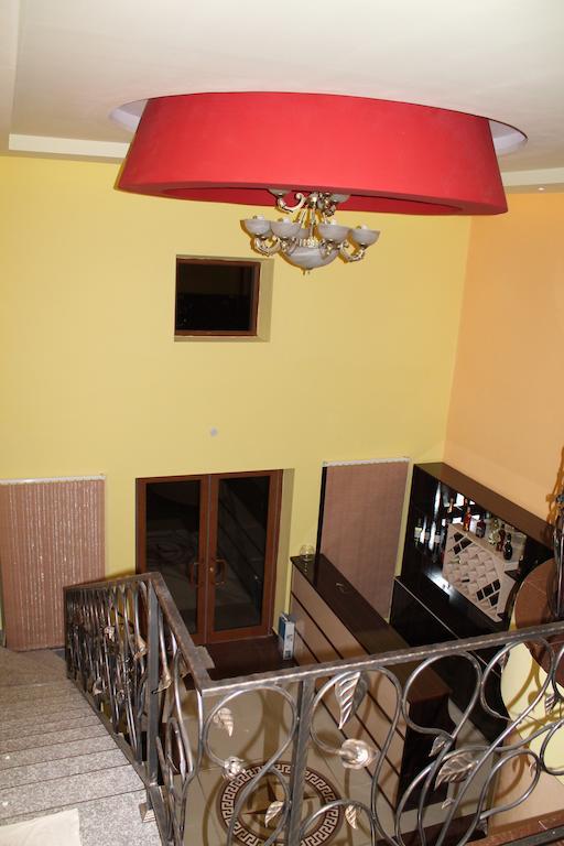 Princ Plaza Hotel Erevan Esterno foto