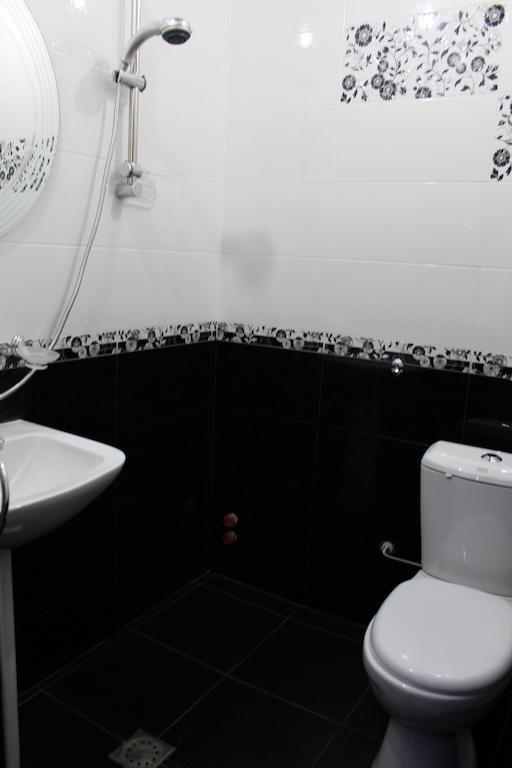 Princ Plaza Hotel Erevan Esterno foto